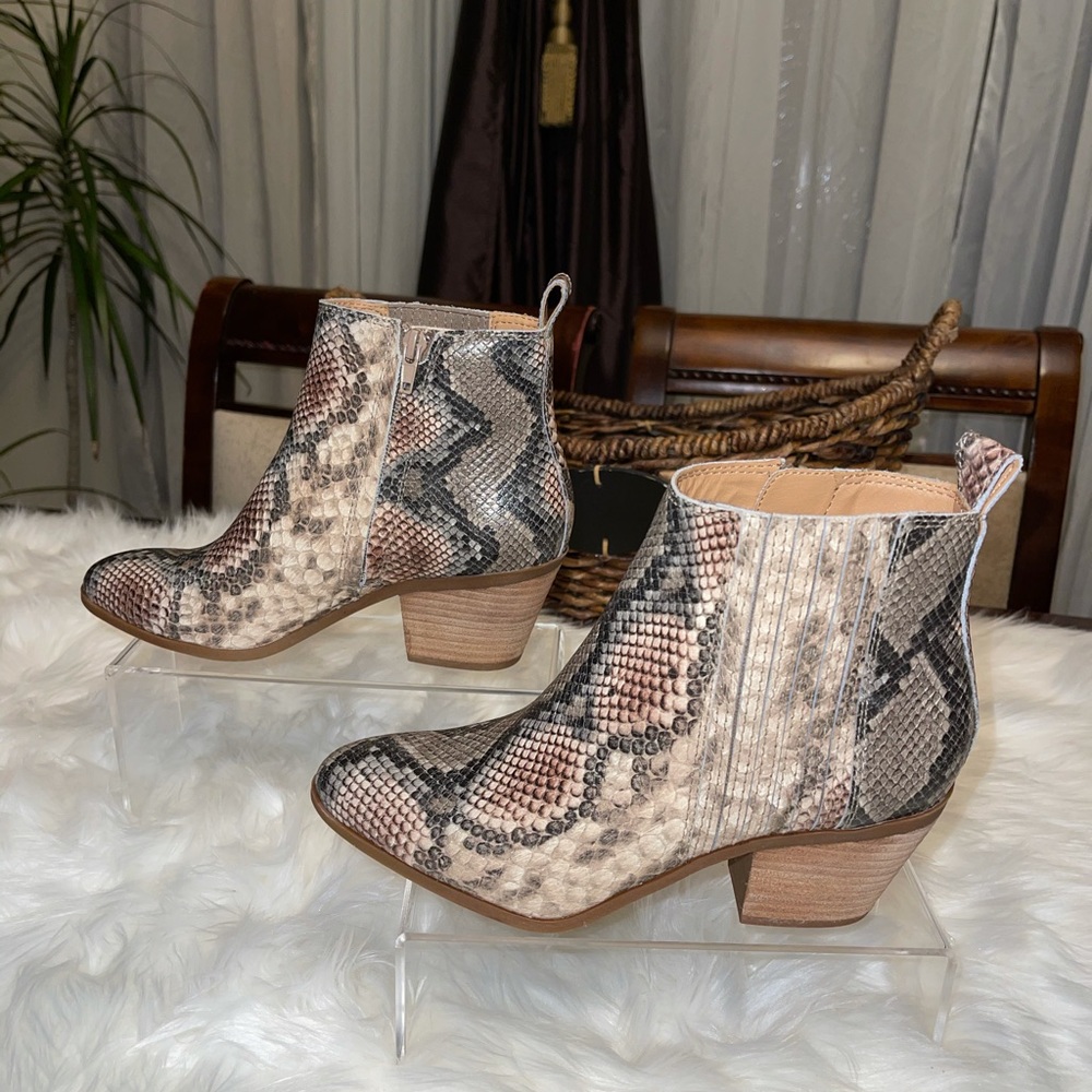 Frye & Co. Jacy Chelsea snake print 7M new no box
